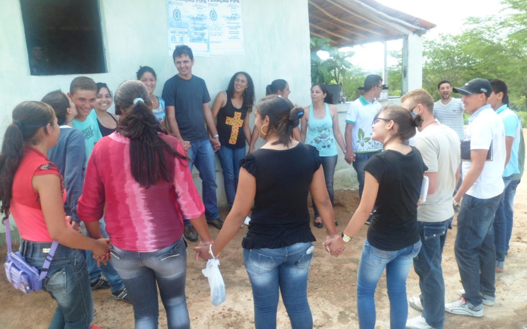Juventude do Polo da Borborema visita experiência de jovem com Campos de Multiplicação de Sementes e Fundo Rotativo Solidário em Solânea