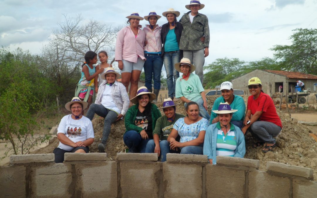Agricultoras e pedreiras: curso capacita mulheres para a construção de cisternas de placas em Queimadas na Paraíba
