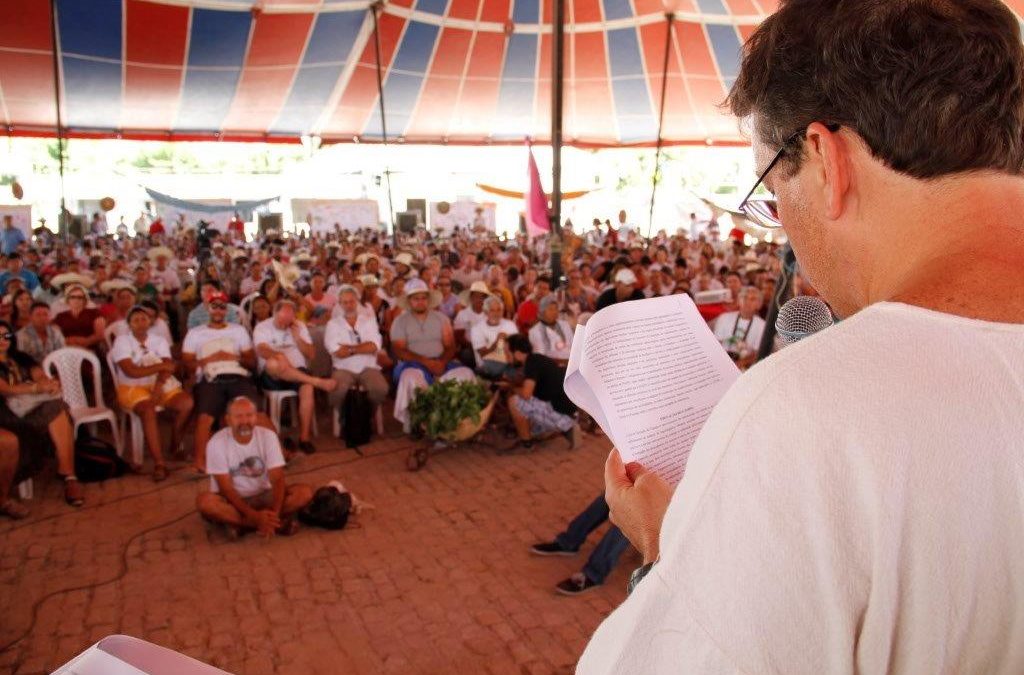 Ministro Gilberto Carvalho recebe Carta Política do III ENA
