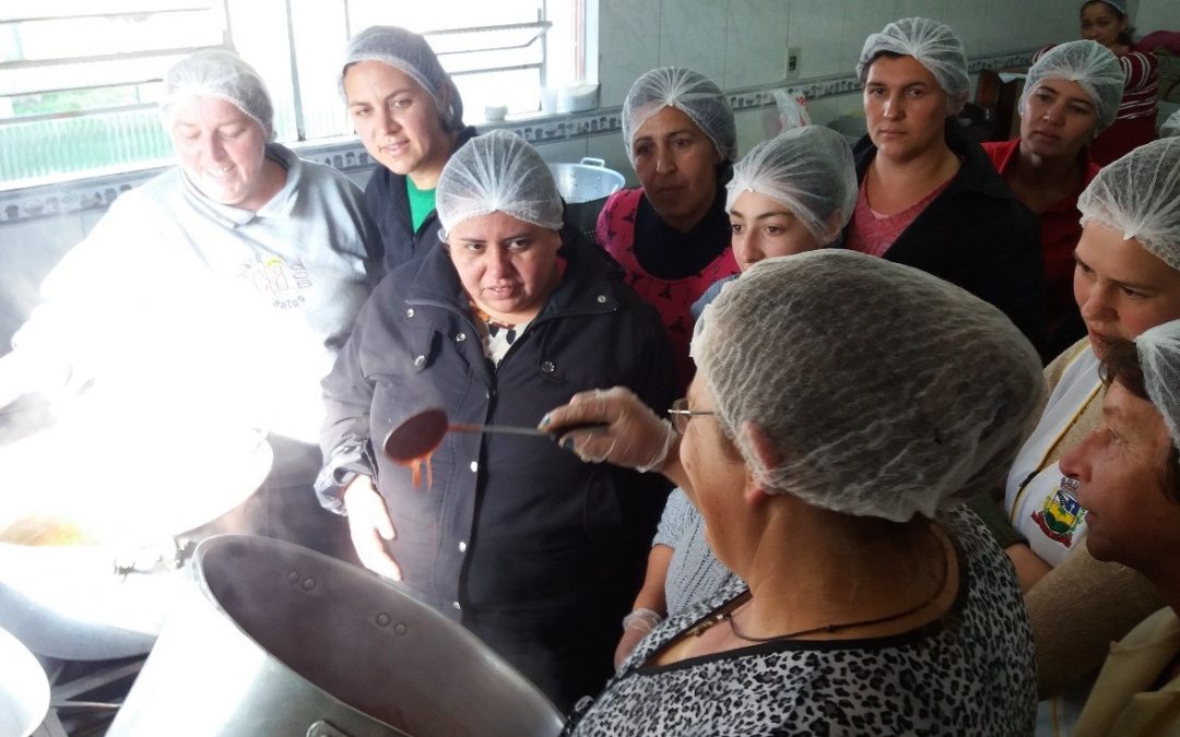 AS-PTA e UEPG realizam atividades com merendeiras e diretoras em Teixeira Soares