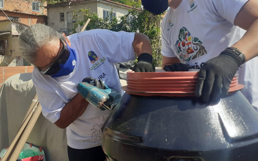 Oficina de biodigestor promove o uso de tecnologias sociais nas favelas do entorno da Serra da Misericórdia