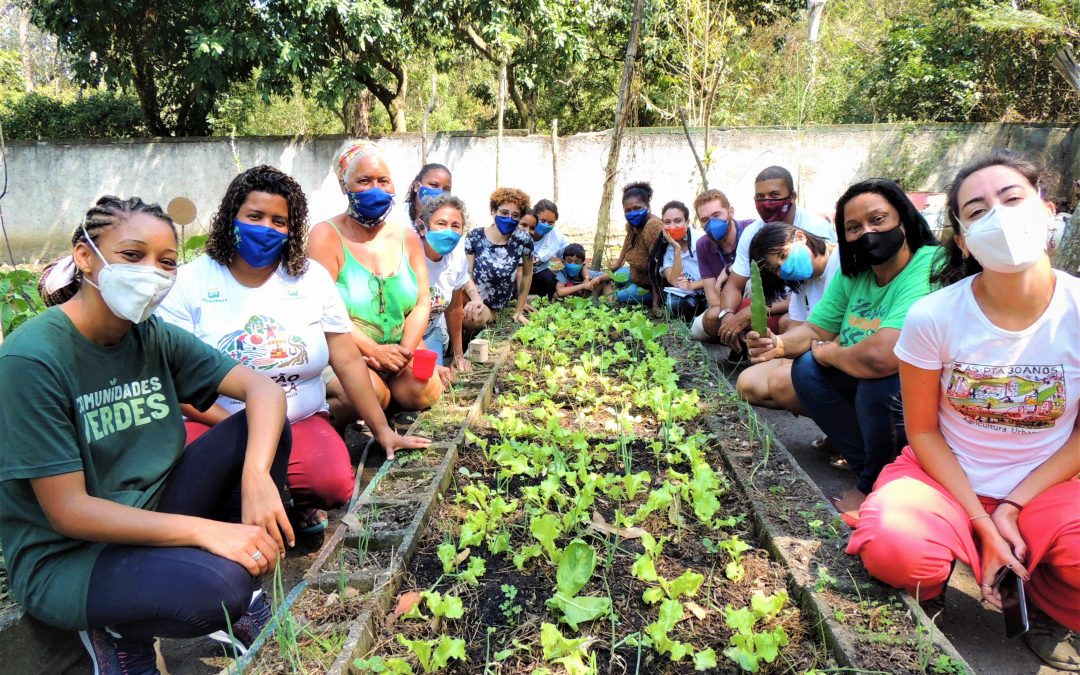 Arranjo local de Guaratiba realiza formação para manejo de canteiros com uso de insumos orgânicos na Horta Professora Aline Scribelk de Carvalho Maciel